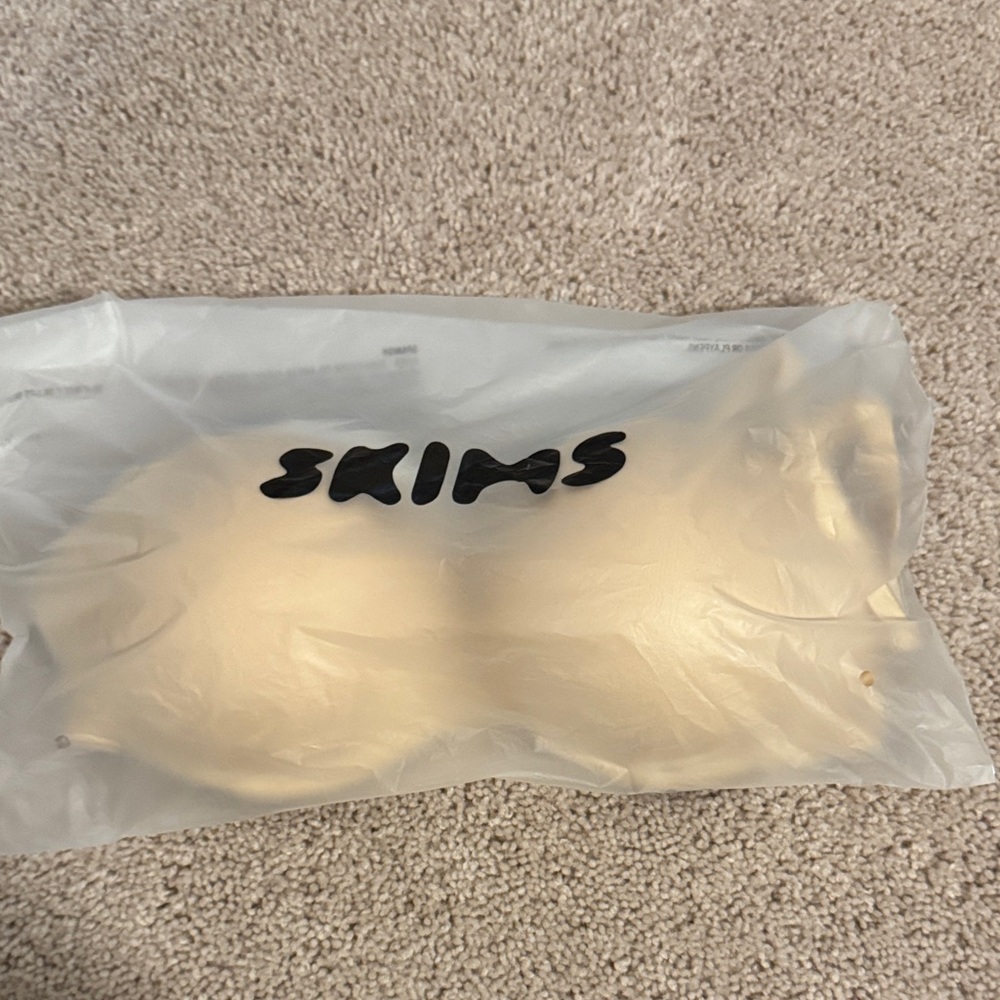 SKIMS Sand Ultimate Push-Up Strapless Bra